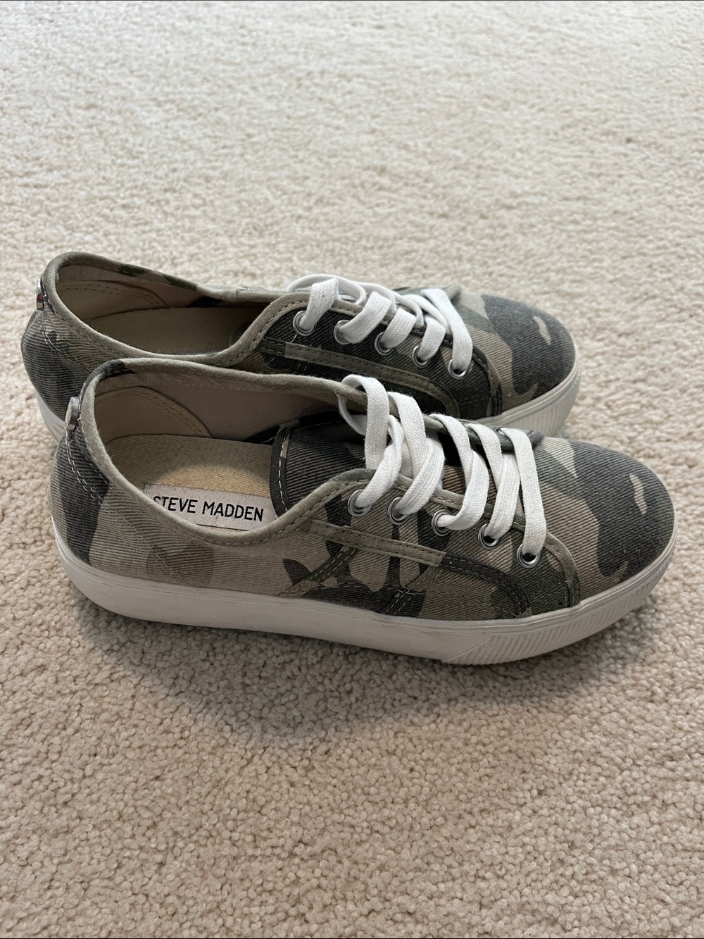 Steve Madden Green Camo Canvas Low-Top Lace-Up Sneakers